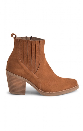 Tan cowboy 2025 ankle boots ladies